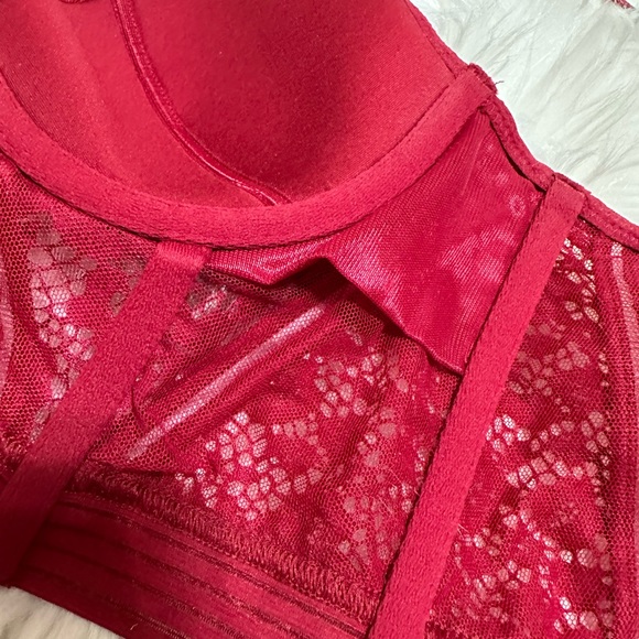 NWOT Victoria's Secret Kendall Jenner Red Set - Bra 32B & Thong Small - Picture 6 of 8